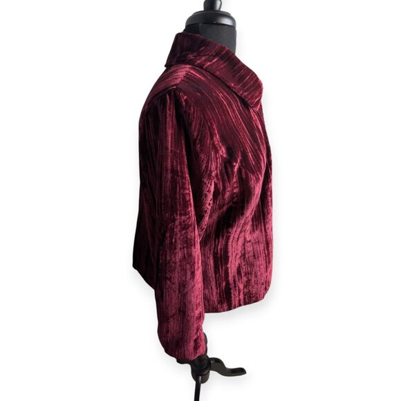 Briggs New York Petite Ribbed Velvet Button-Up Jacket in Rich Red Size Petite L - Picture 6 of 16